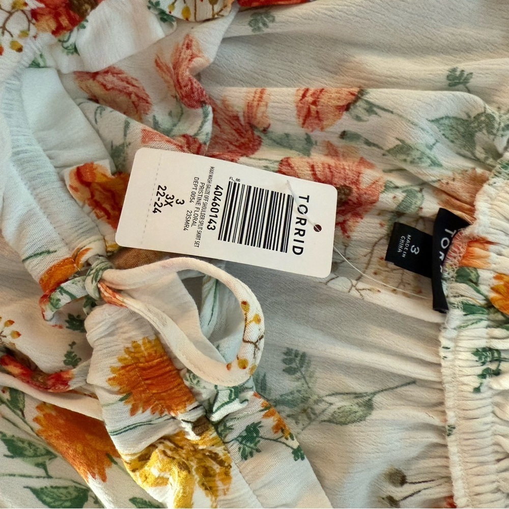 New With Tag Torrid Floral Print off the shoulder Crop Top - Picture 3 of 4